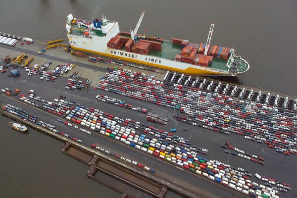 Passenger cars lined up for international RoRo and container shipping at ACS Munich